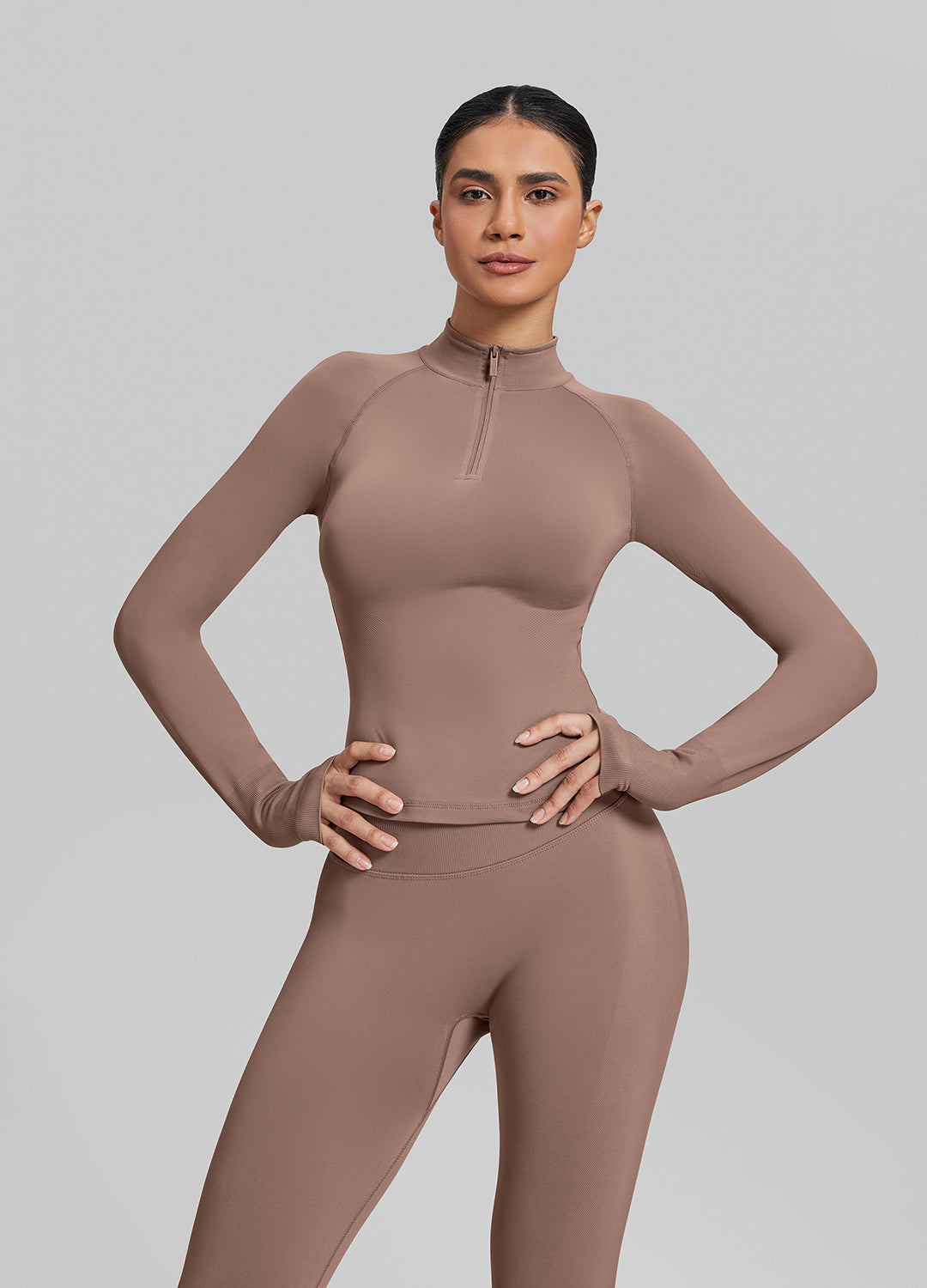 Haut mi-zippé en tricot sergé sans coutures, près du corps, coupe longue, avec passe-pouces
