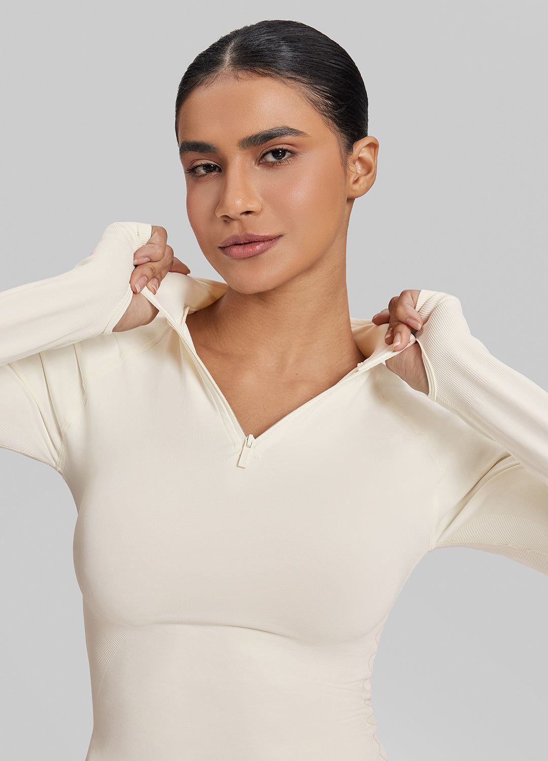 Haut en tricot sergé sans couture à coupe ajustée avec fermeture éclair mi-longue et trous pour les pouces