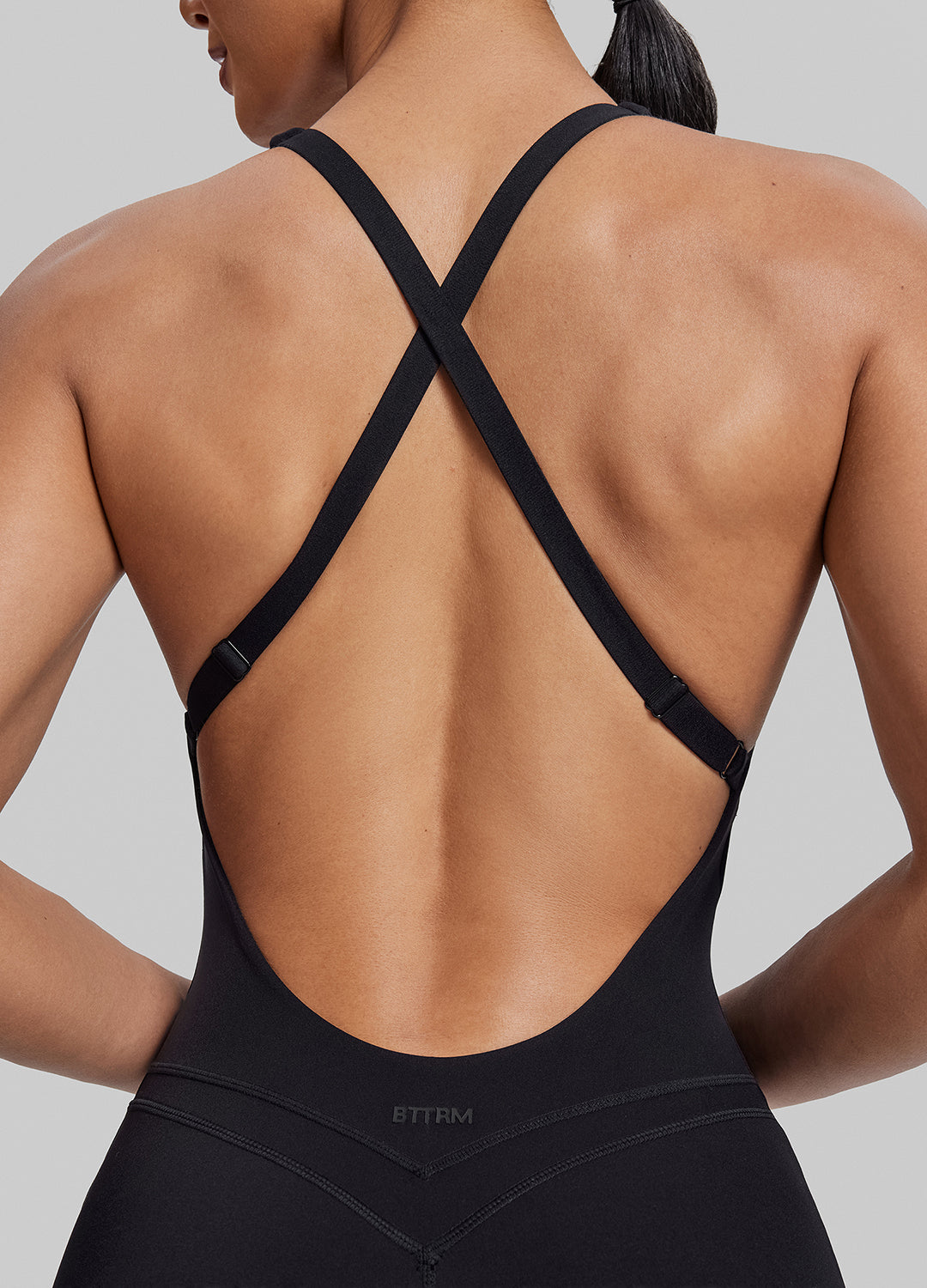 Combinaison moulante avec dos croisé, soutien-gorge intégré et évacuation de la transpiration