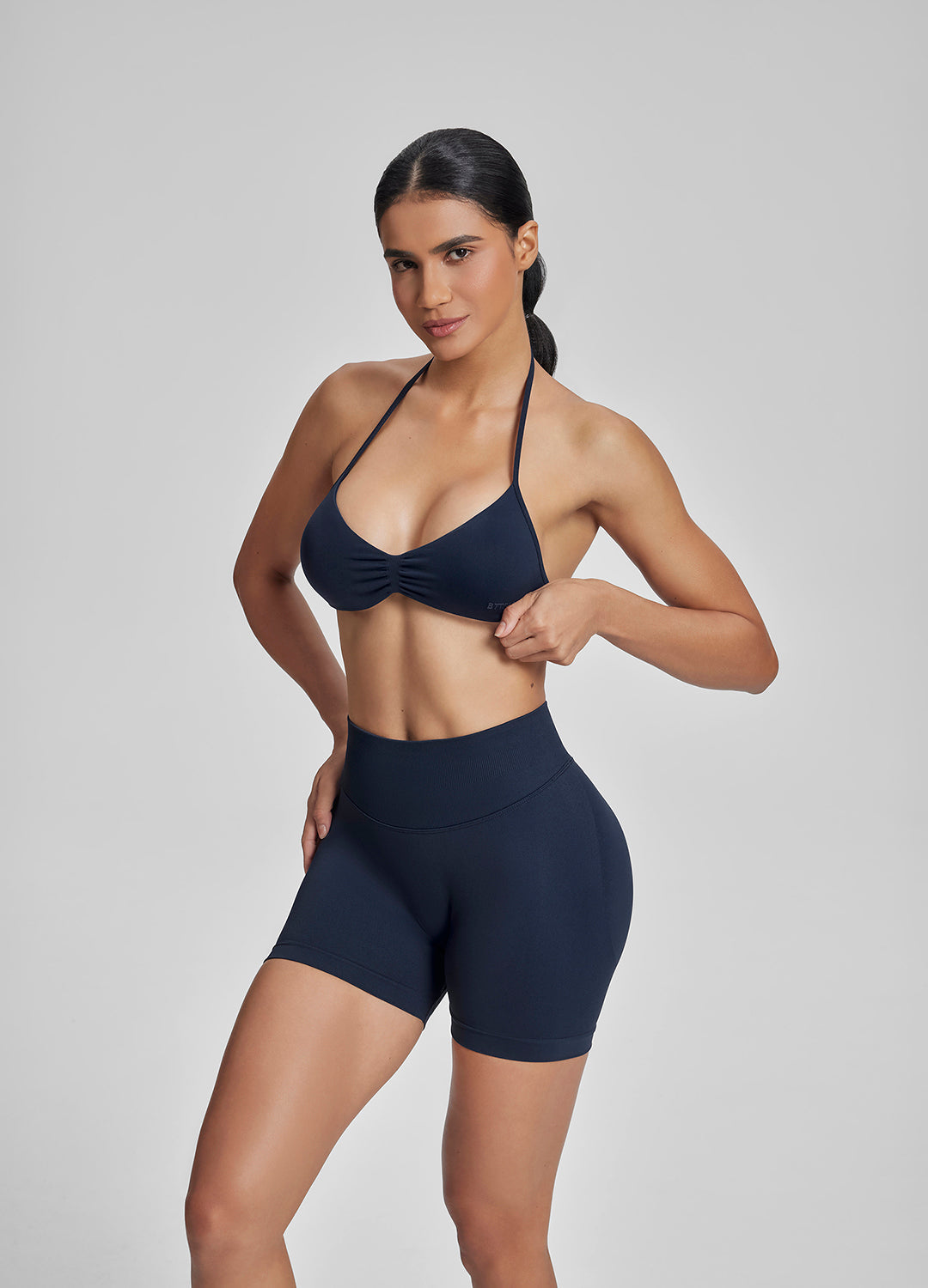 Shorts d'entraînement gainants taille haute effet ventre plat et rehausse-fessier 4.5