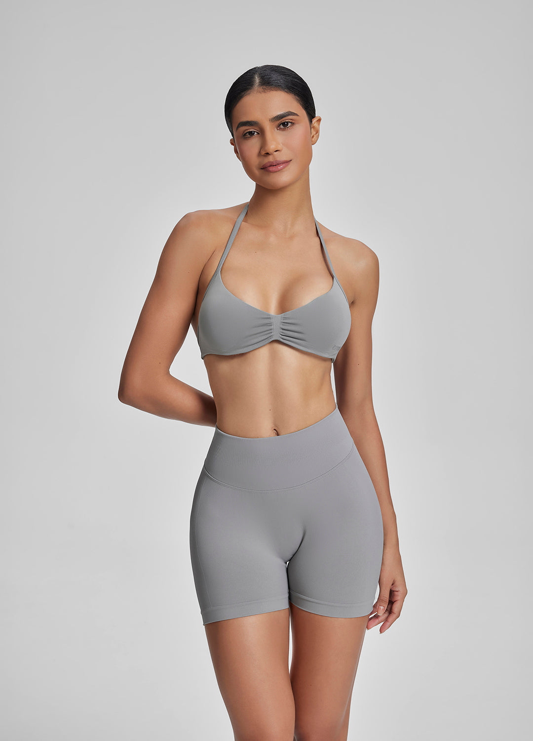 Short de sport galbant taille haute, gainant et rehausseur de fesses 4.5