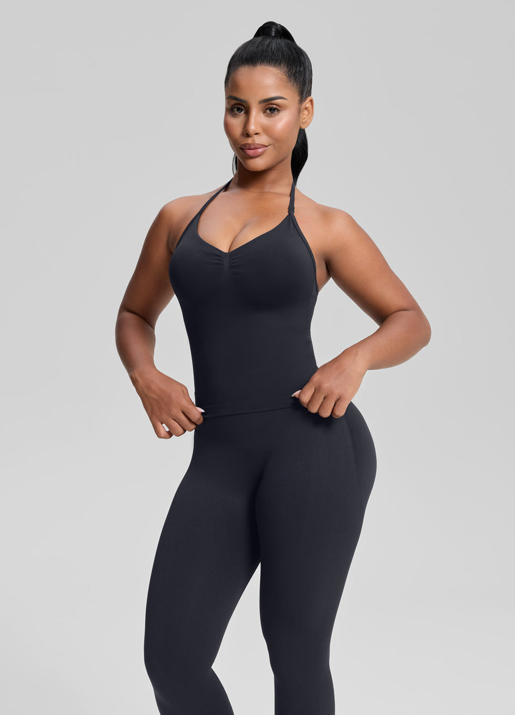 Débardeur caraco en tricot sergé, coupe ajustée, avec soutien-gorge intégré et encolure dos nu.
