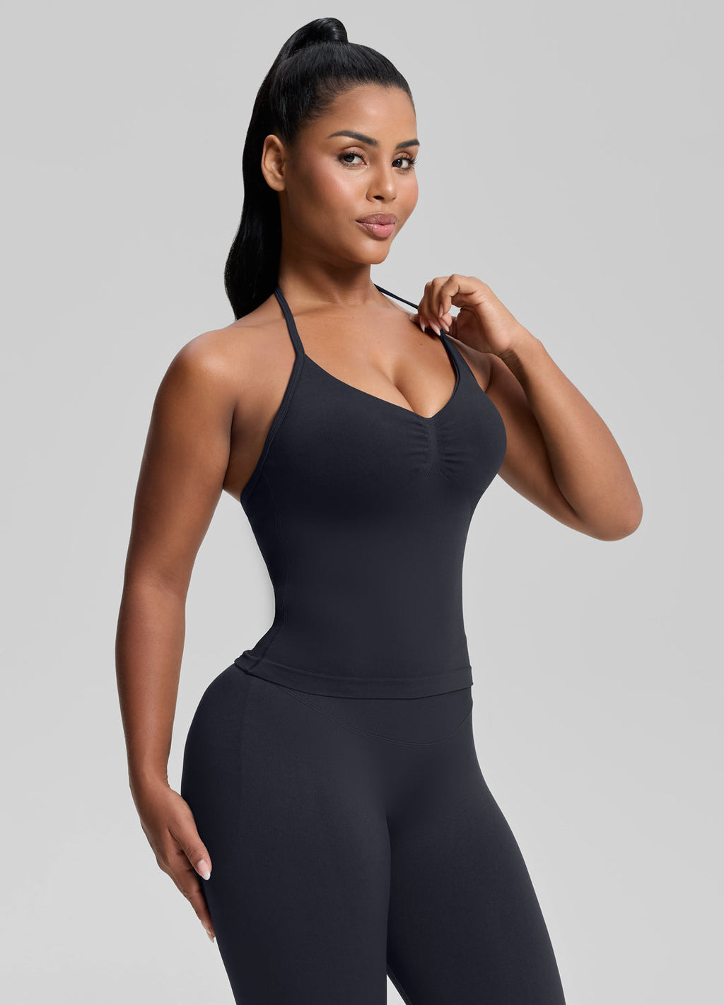 Débardeur caraco en tricot sergé, coupe ajustée, avec soutien-gorge intégré et encolure dos nu.