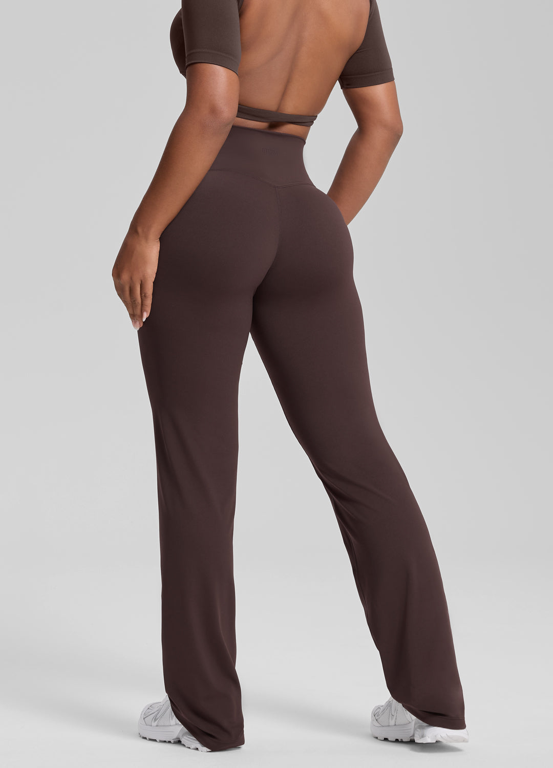 Bas droit ample, extensible, doux et anti-transpiration