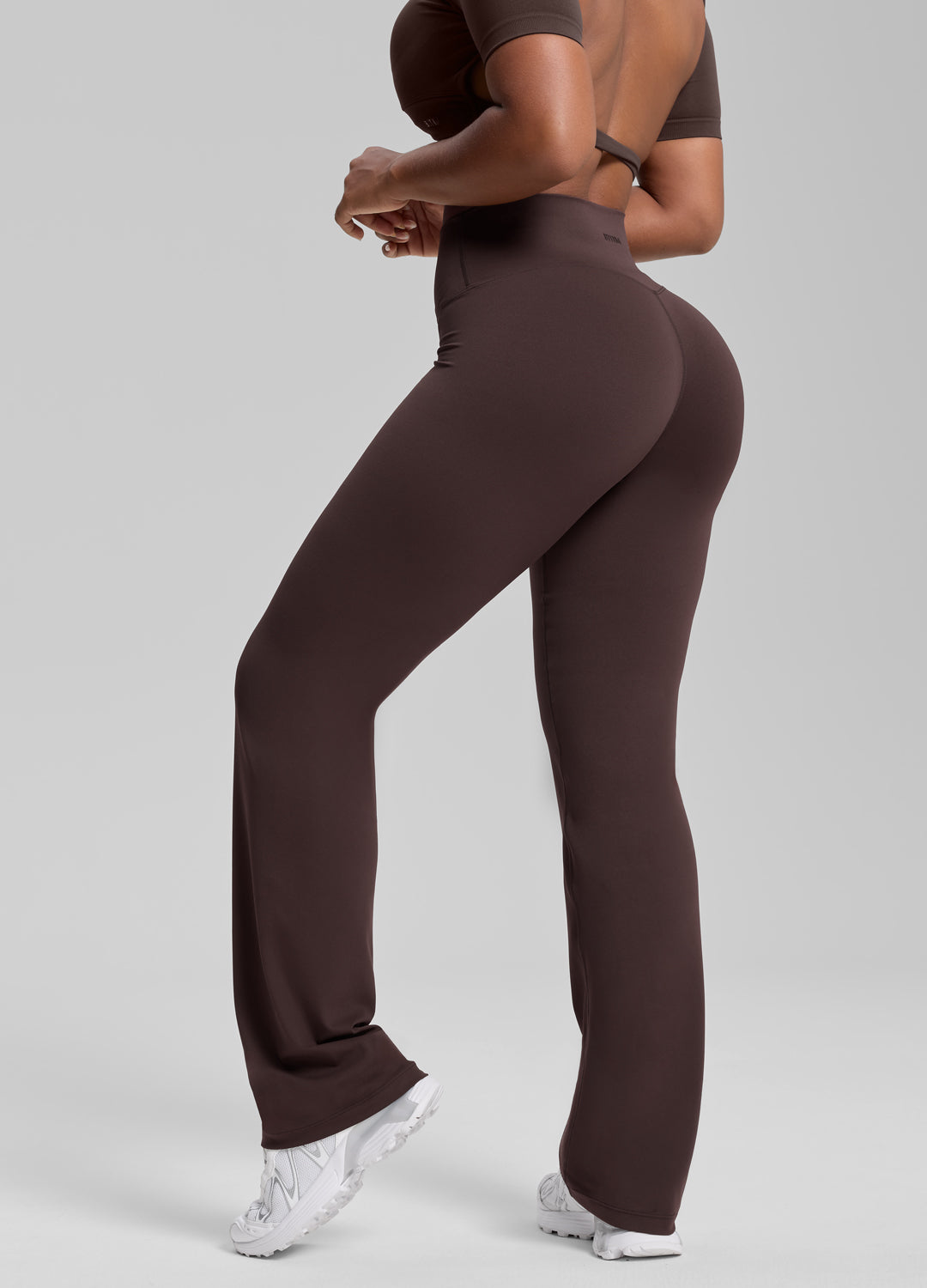 Bas droit ample, extensible, doux et anti-transpiration