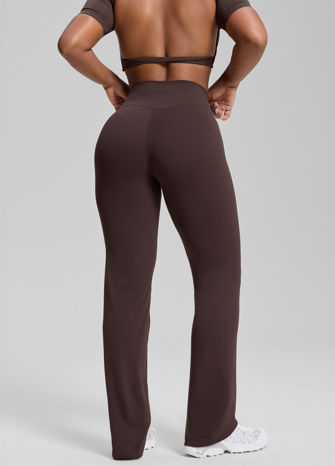 Bas droit ample, extensible, doux et anti-transpiration