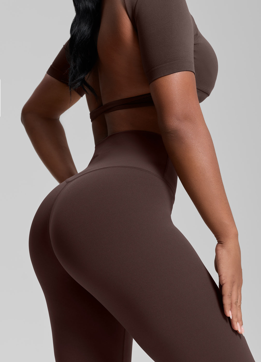 Bas droit ample, extensible, doux et anti-transpiration