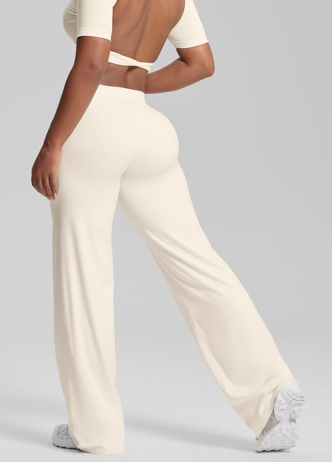 Bas droit fluide, extensible, doux et anti-transpirant