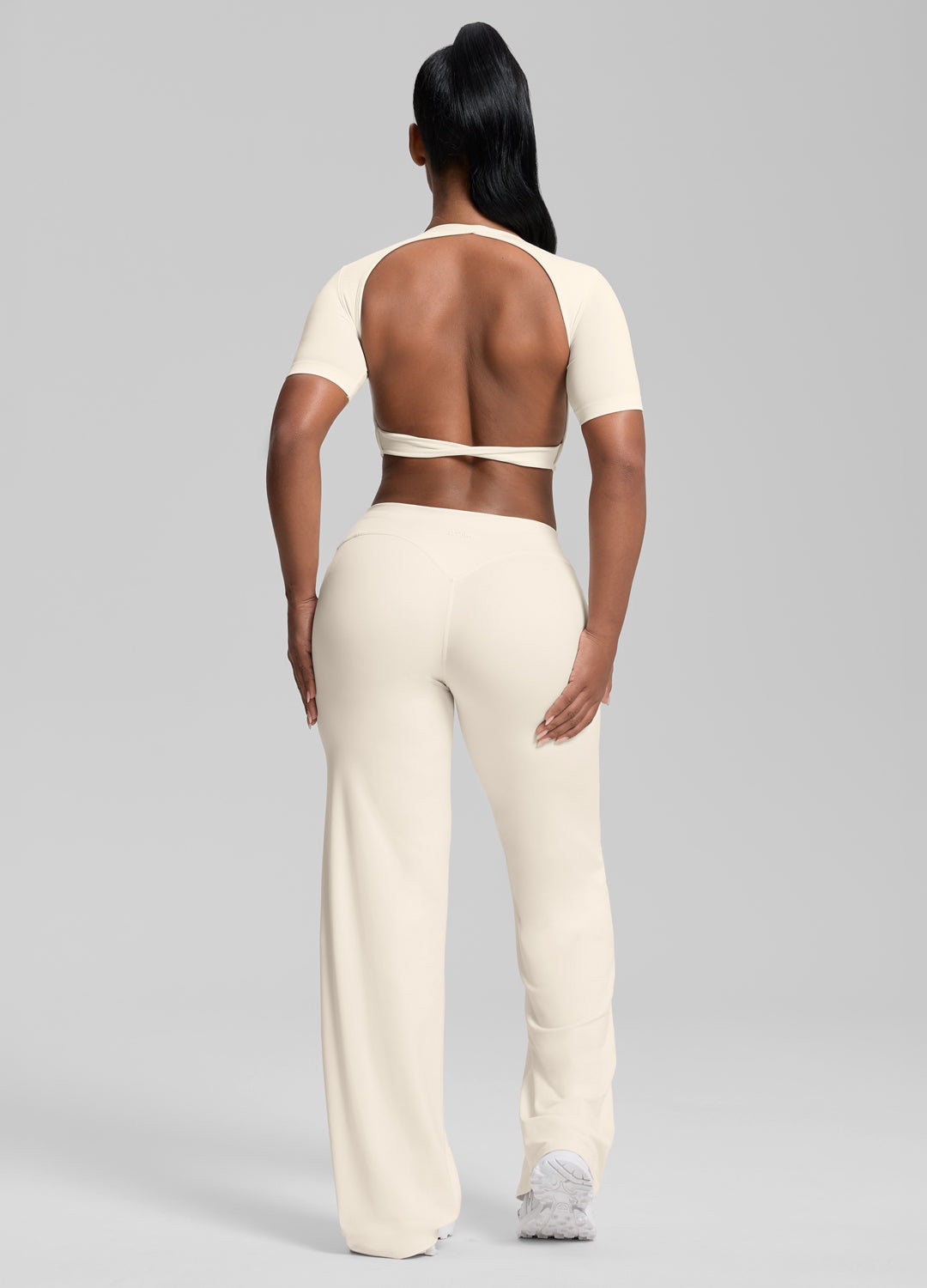 Bas droit fluide, extensible, doux et anti-transpirant