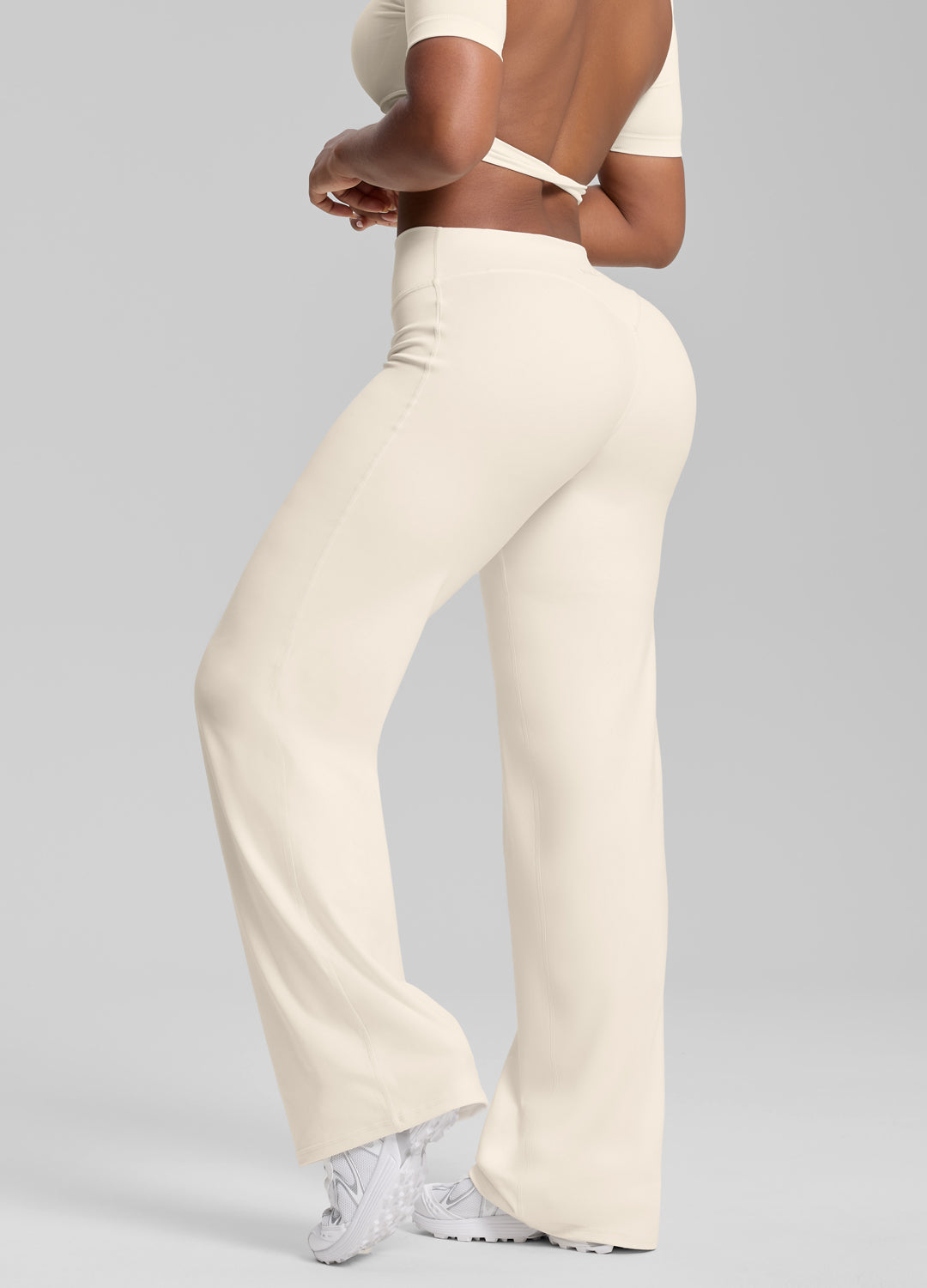 Bas droit fluide, extensible, doux et anti-transpirant