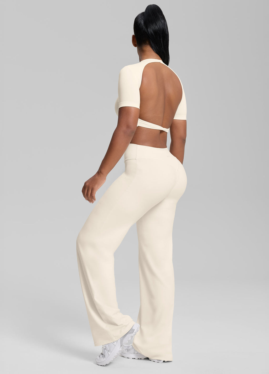 Bas droit fluide, extensible, doux et anti-transpirant