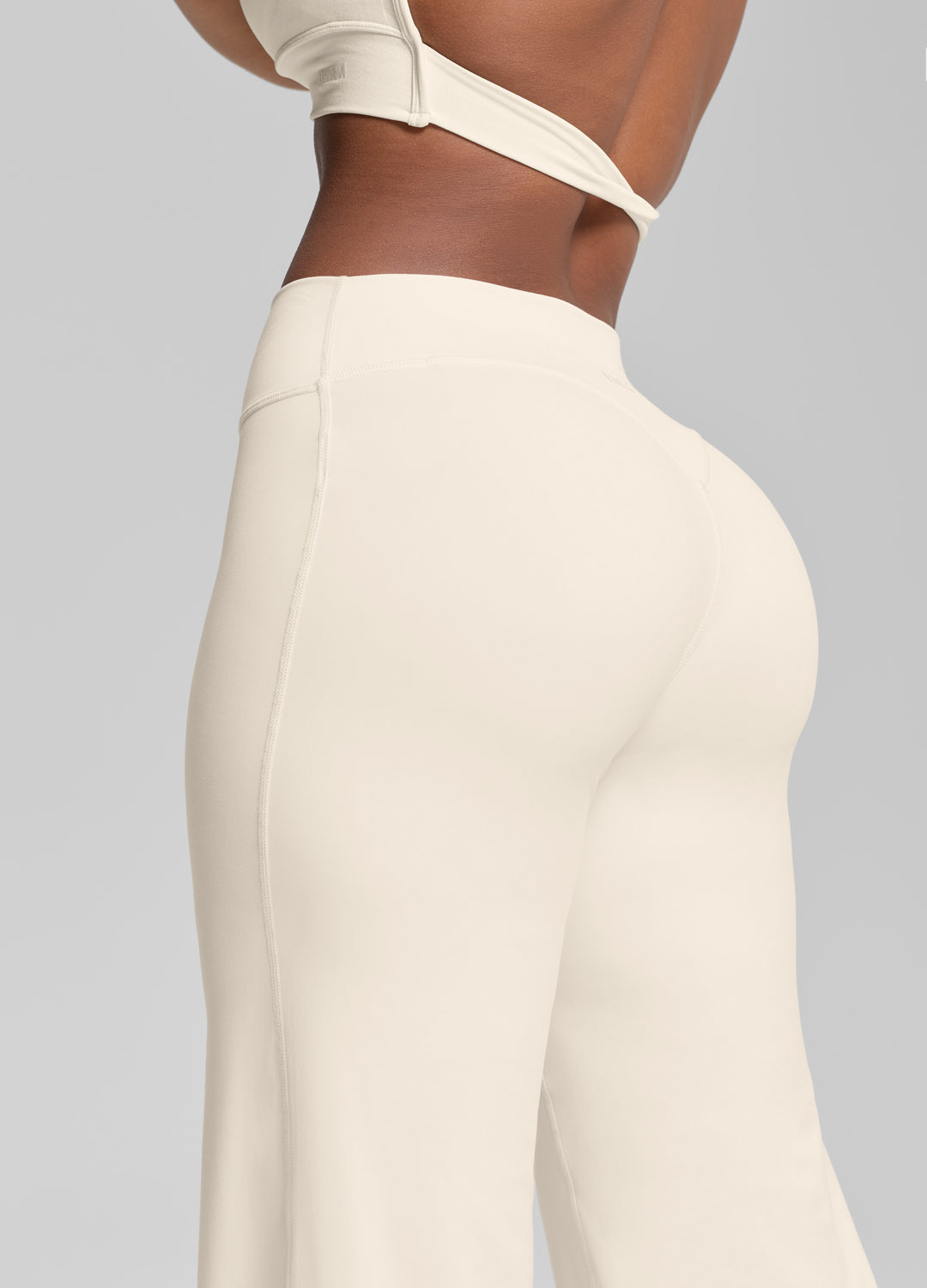 Bas droit fluide, extensible, doux et anti-transpirant