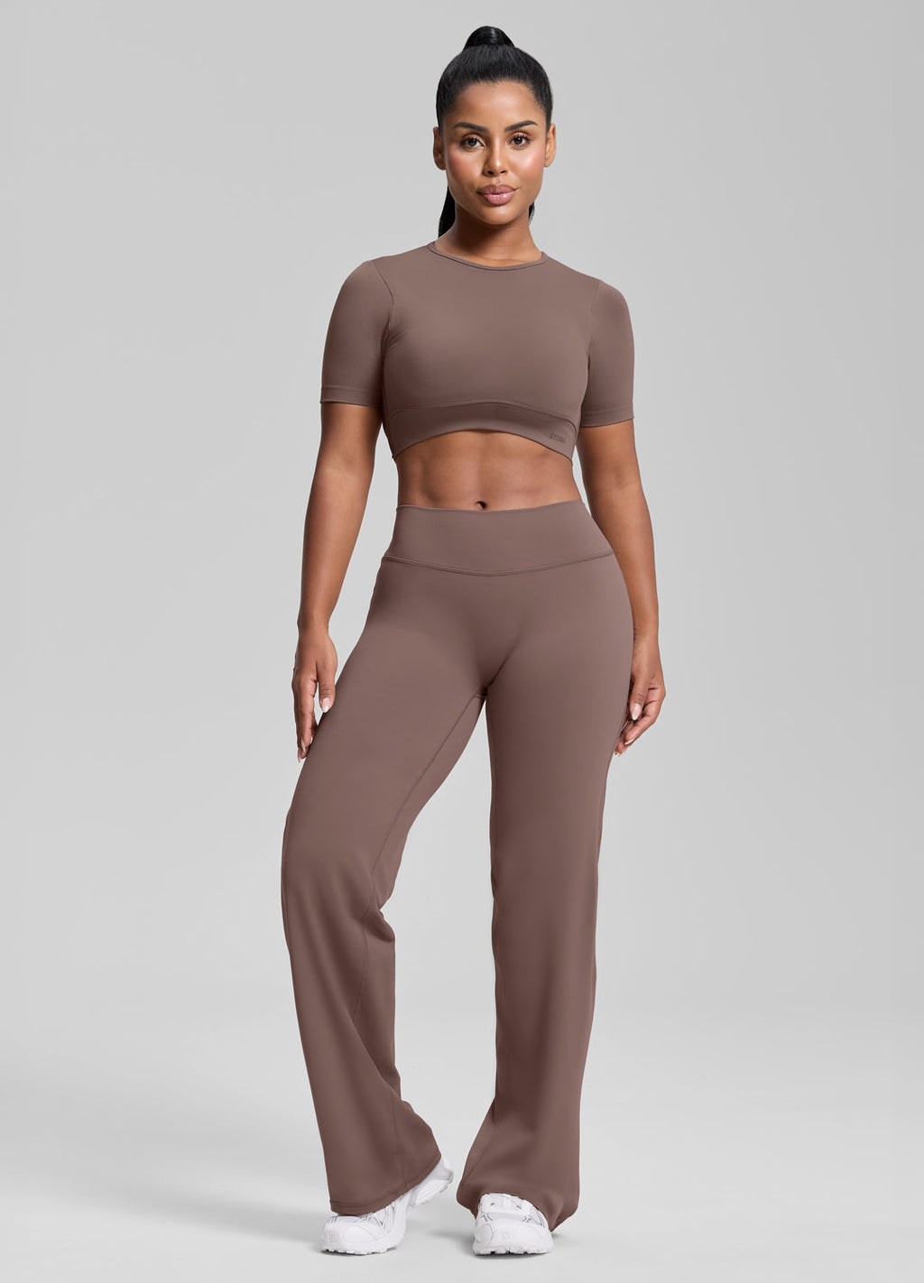 Bas droit fluide, extensible, doux et anti-transpirant