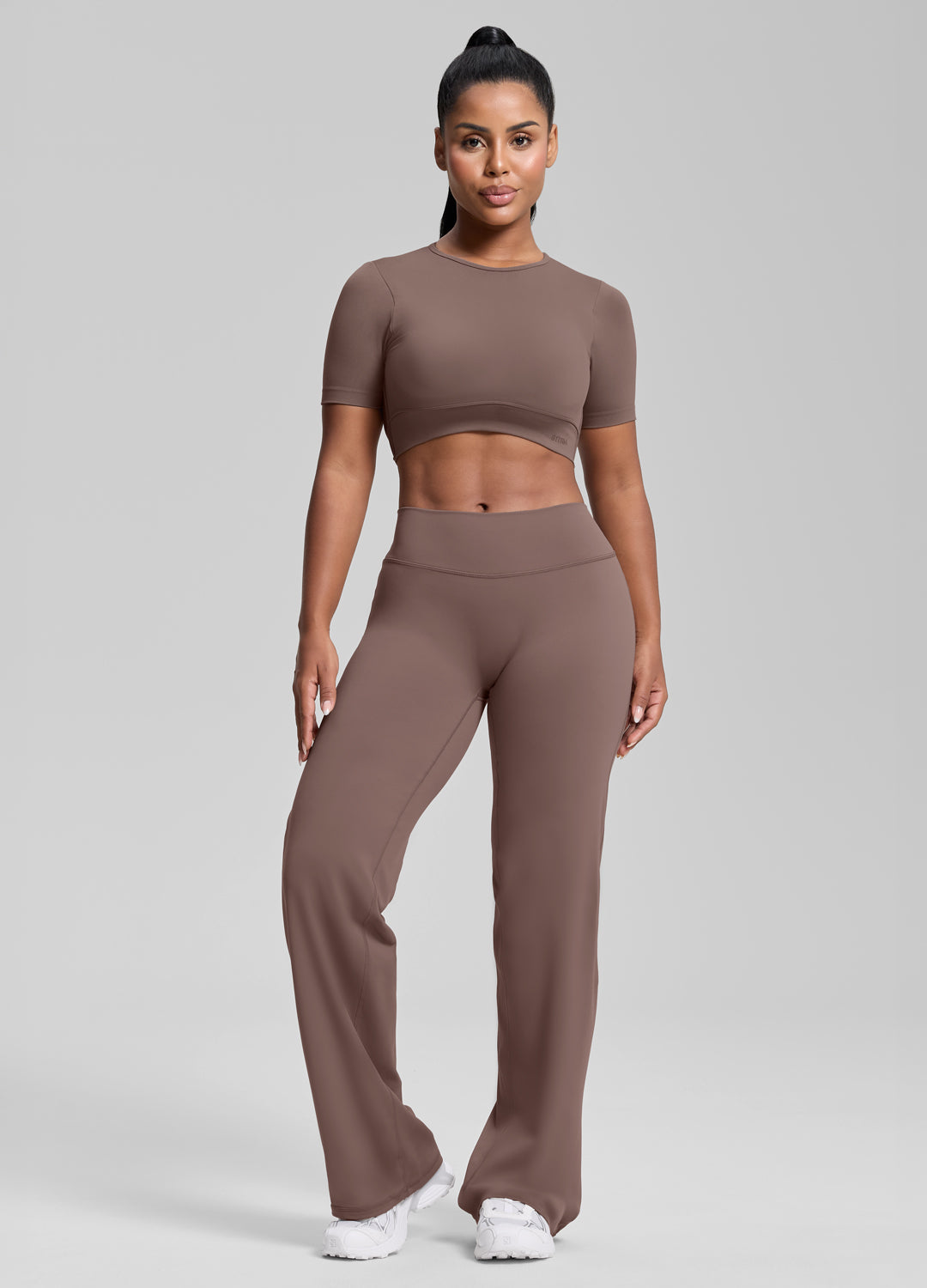 Bas droit fluide, extensible, doux et anti-transpirant