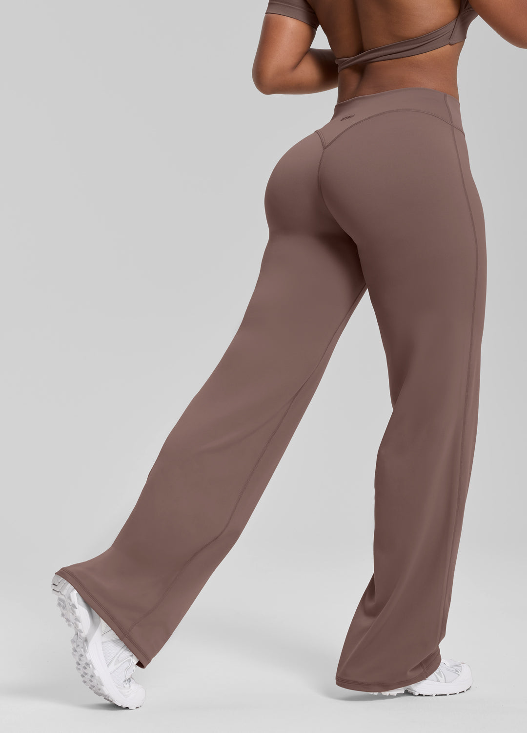 Bas droit fluide, extensible, doux et anti-transpirant