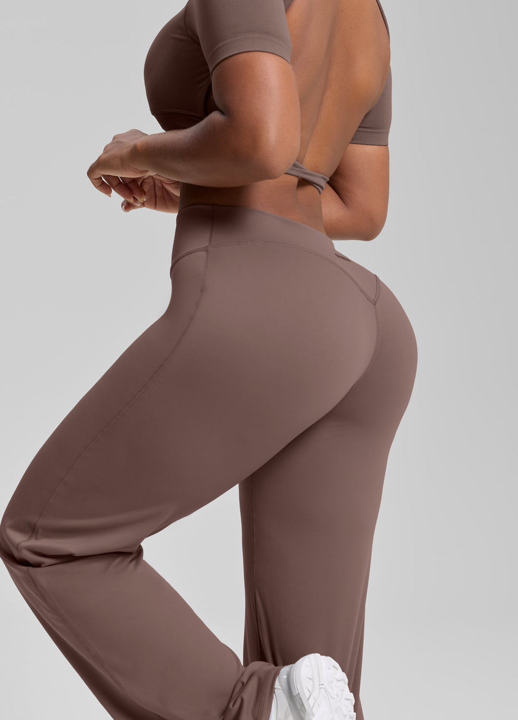 Bas droit fluide, extensible, doux et anti-transpirant