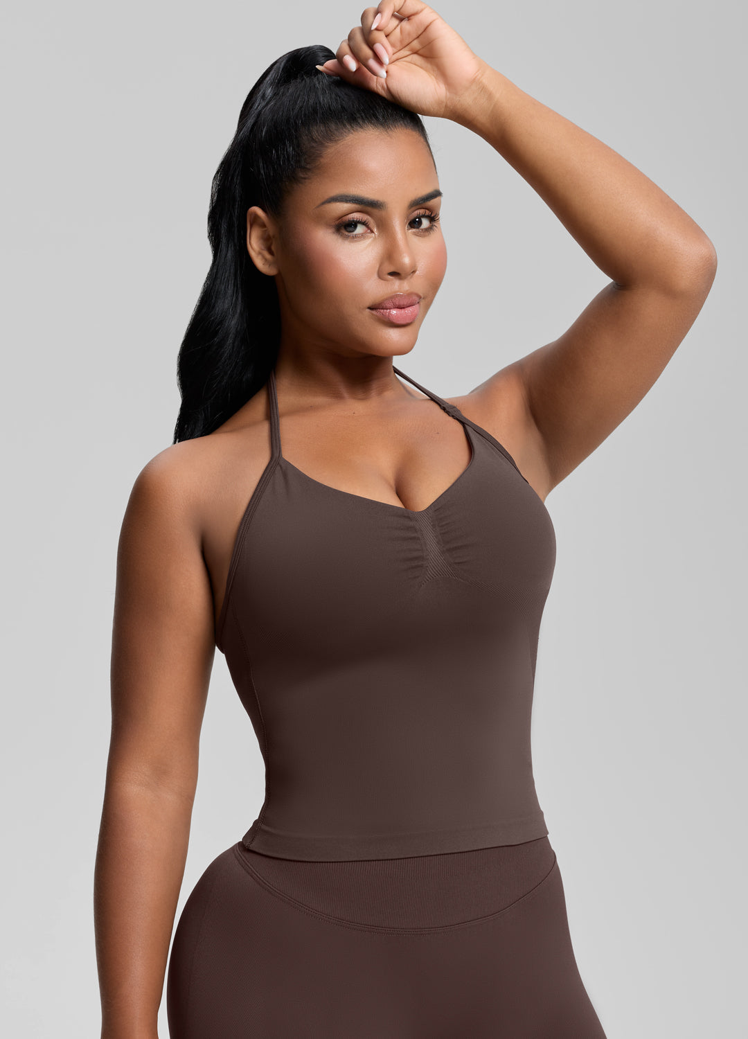 Débardeur en tricot sergé moulant à licou long avec soutien-gorge intégré