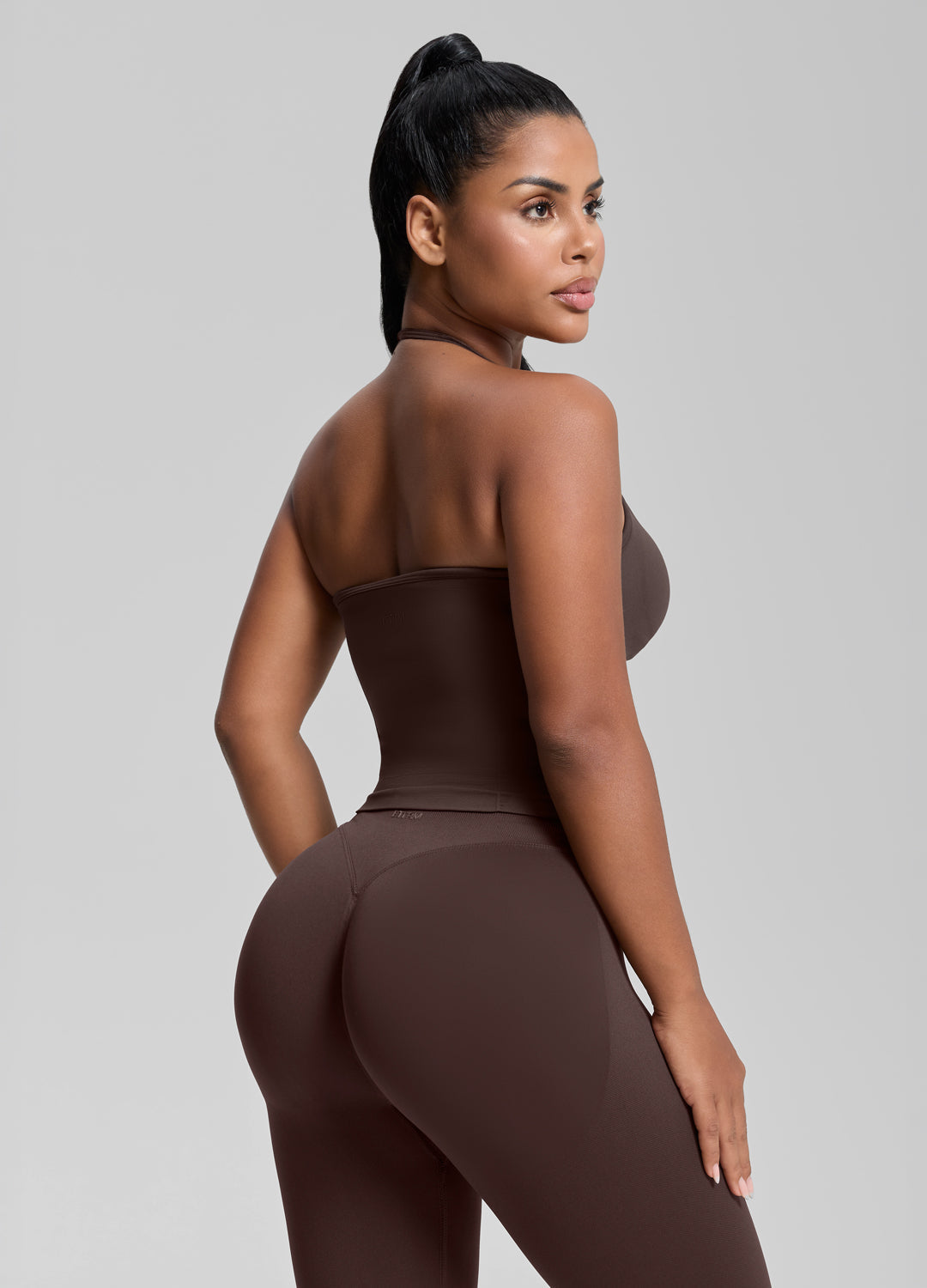 Débardeur en tricot sergé moulant à licou long avec soutien-gorge intégré