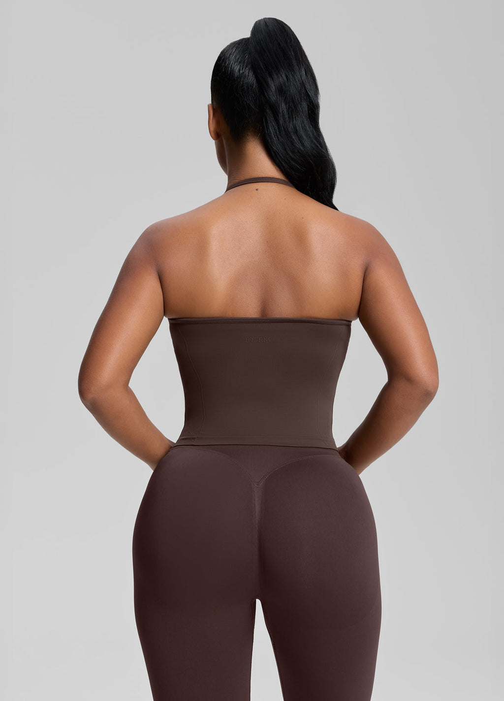 Débardeur en tricot sergé moulant à licou long avec soutien-gorge intégré