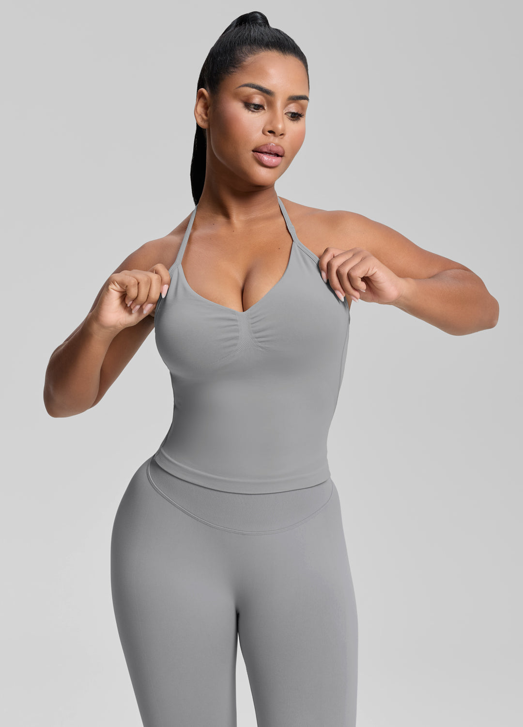 Débardeur en tricot sergé avec soutien-gorge intégré, coupe ajustée et encolure dos nu.