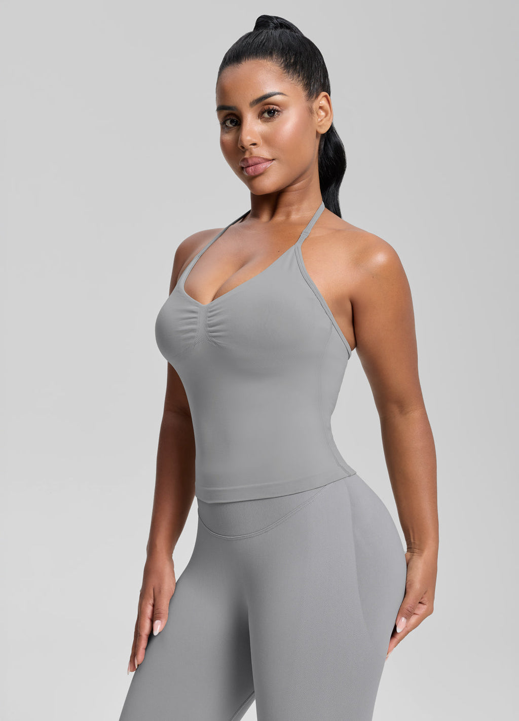 Débardeur en tricot sergé avec soutien-gorge intégré, coupe ajustée et encolure dos nu.